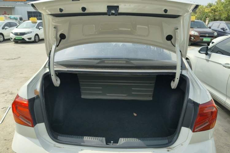 Used Volkswagen Jetta 2017 1.5L Automatic Fashion Model Trunk