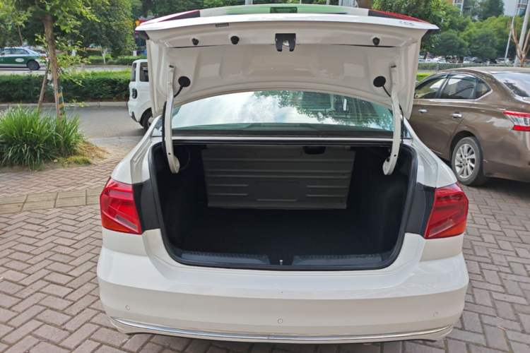 Used Volkswagen Jetta 2017 1.5L Automatic Comfort Model Trunk