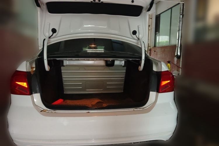Used Volkswagen Jetta 2017 1.4L Manual Fashion Edition Trunk