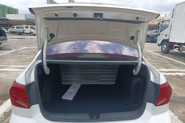 Used Volkswagen Jetta 2017 1.5L Manual Fashion Edition Trunk