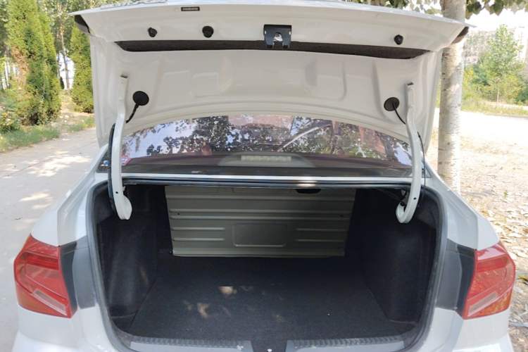 Used Volkswagen Jetta 2017 1.4L Manual Fashion Edition Trunk