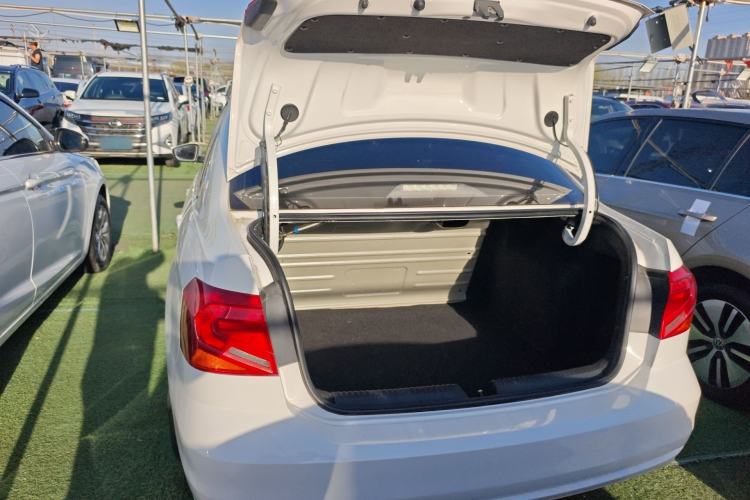 Used Volkswagen Jetta 2017 1.4L Manual Fashion Edition Trunk
