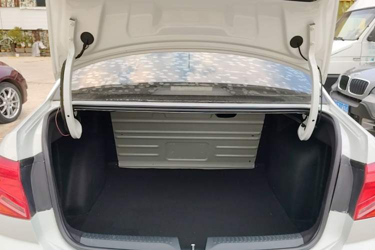 Used Volkswagen Jetta 2017 1.5L Automatic Fashion Model Trunk