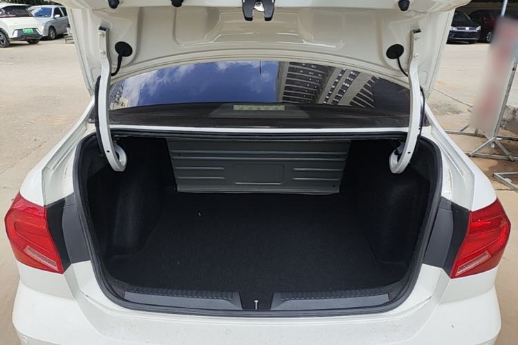 Used Volkswagen Jetta 2017 1.5L Manual Fashion Edition Trunk