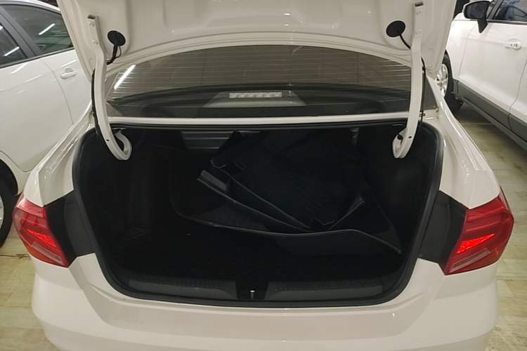 Used Volkswagen Jetta 2017 1.5L Automatic Fashion Model Trunk