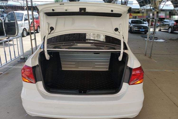Used Volkswagen Jetta 2017 1.5L Manual Fashion Edition Trunk