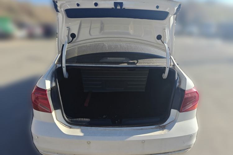Used Volkswagen Jetta 2017 1.5L Manual Fashion Edition Trunk