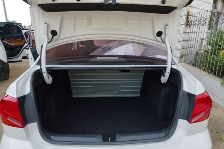 Used Volkswagen Jetta 2017 1.5L Manual Fashion Edition Trunk