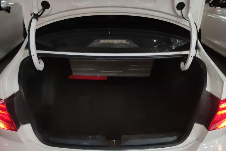 Used Volkswagen Jetta 2017 1.5L Automatic Fashion Model Trunk