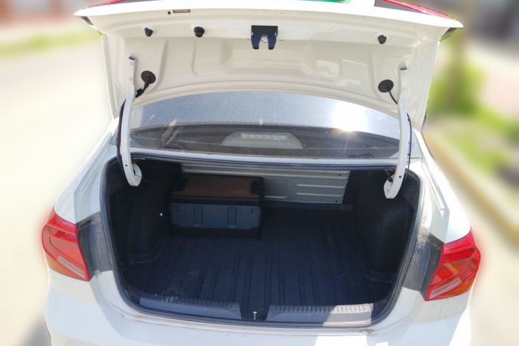 Used Volkswagen Jetta 2017 1.4L Manual Fashion Edition Trunk