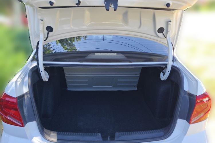 Used Volkswagen Jetta 2017 1.4L Manual Fashion Edition Trunk