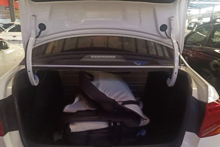 Used Volkswagen Jetta 2017 1.5L Automatic Fashion Model Trunk