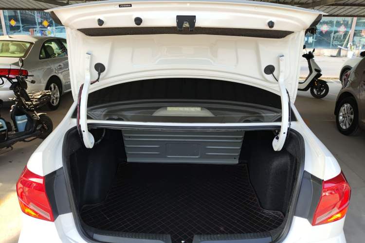 Used Volkswagen Jetta 2017 1.5L Manual Fashion Edition Trunk