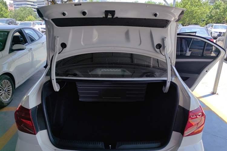Used Volkswagen Jetta 2017 1.5L Automatic Comfort Model Trunk