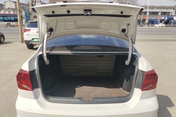 Used Volkswagen Jetta 2017 1.5L Manual Fashion Edition Trunk