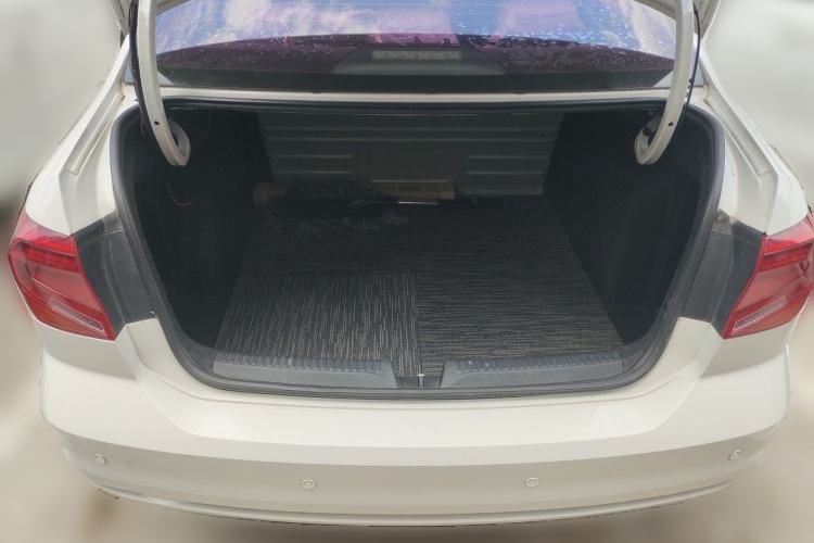 Used Volkswagen Jetta 2017 1.5L Automatic Fashion Model Trunk