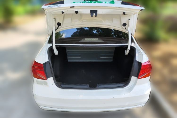 Used Volkswagen Jetta 2017 1.5L Manual Fashion Edition Trunk