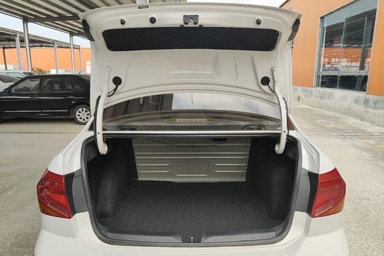 Used Volkswagen Jetta 2017 1.4L Manual Fashion Edition Trunk