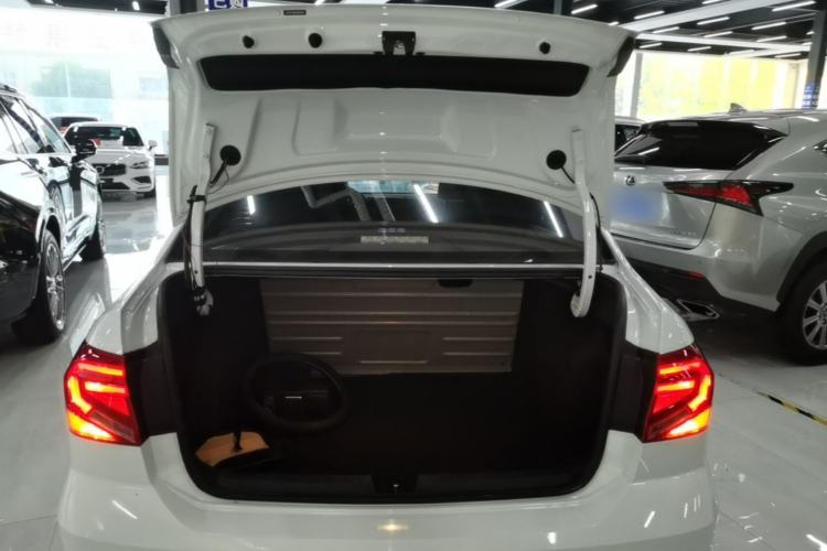 Used Volkswagen Jetta 2017 1.4L Manual Fashion Edition Trunk
