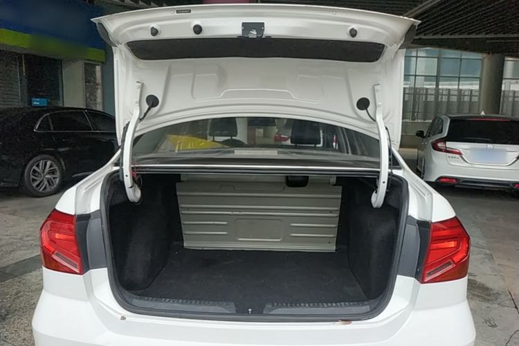 Used Volkswagen Jetta 2017 1.5L Manual Fashion Edition Trunk