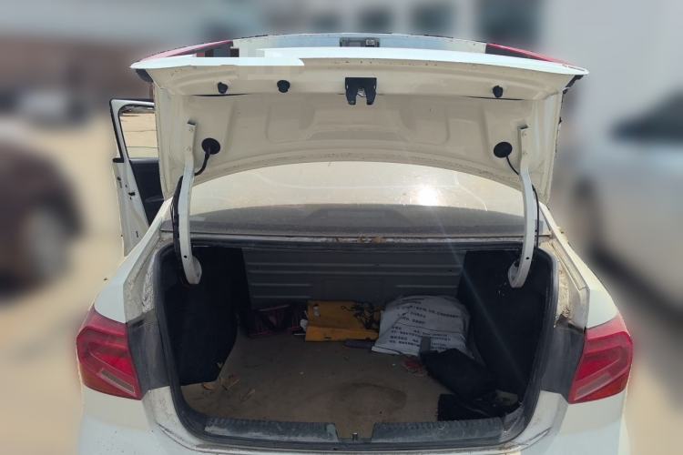 Used Volkswagen Jetta 2017 1.5L Automatic Fashion Model Trunk