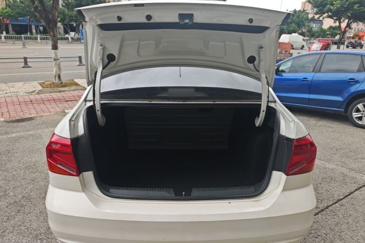 Used Volkswagen Jetta 2017 1.4L Manual Fashion Edition Trunk