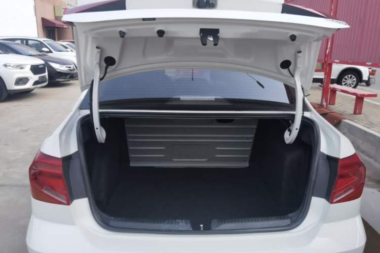 Used Volkswagen Jetta 2017 1.5L Automatic Fashion Model Trunk