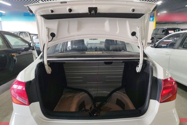 Used Volkswagen Jetta 2017 1.5L Manual Fashion Edition Trunk