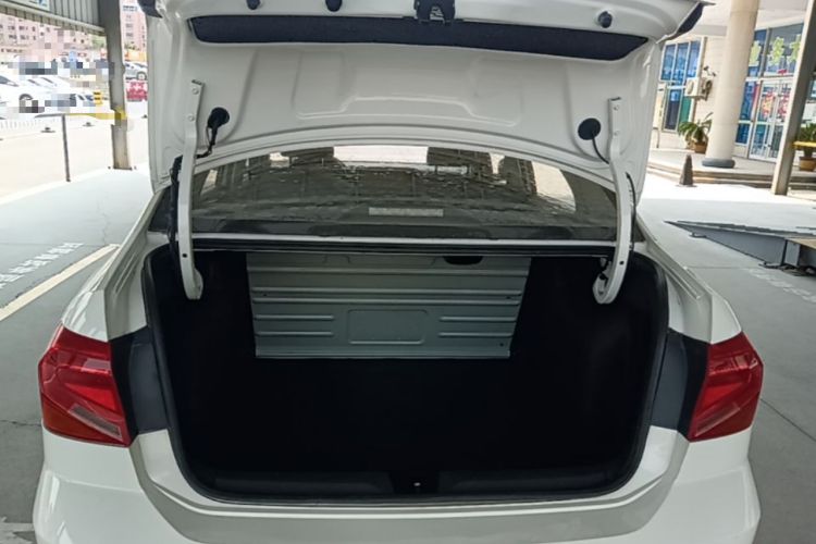 Used Volkswagen Jetta 2017 1.5L Manual Fashion Edition Trunk