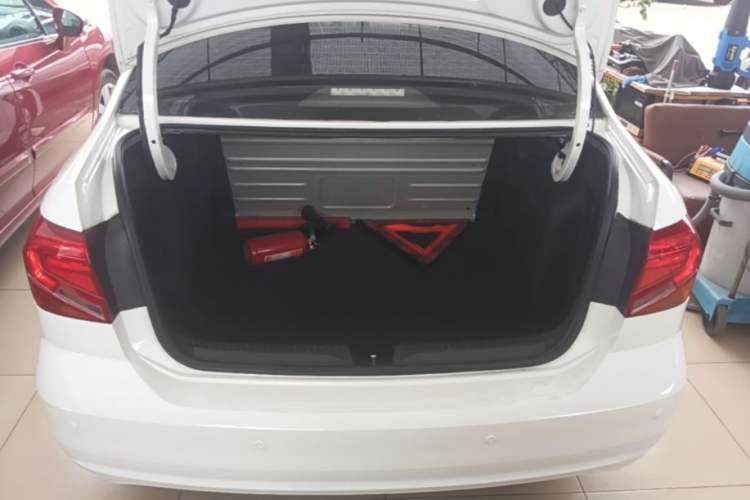 Used Volkswagen Jetta 2017 1.5L Automatic Fashion Model Trunk