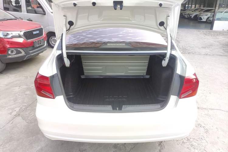 Used Volkswagen Jetta 2017 1.4L Manual Fashion Edition Trunk
