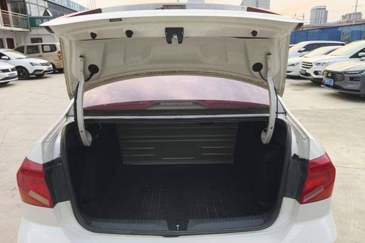 Used Volkswagen Jetta 2017 1.5L Manual Fashion Edition Trunk