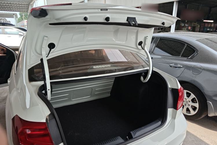 Used Volkswagen Jetta 2017 1.5L Manual Fashion Edition Trunk