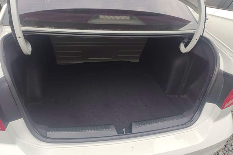 Used Volkswagen Jetta 2017 1.4L Manual Fashion Edition Trunk