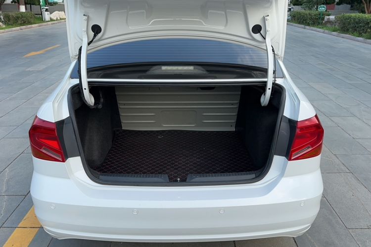 Used Volkswagen Jetta 2017 1.5L Automatic Fashion Model Trunk