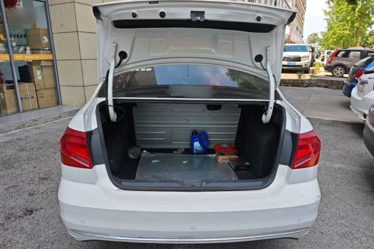 Used Volkswagen Jetta 2017 1.5L Automatic Comfort Model Trunk