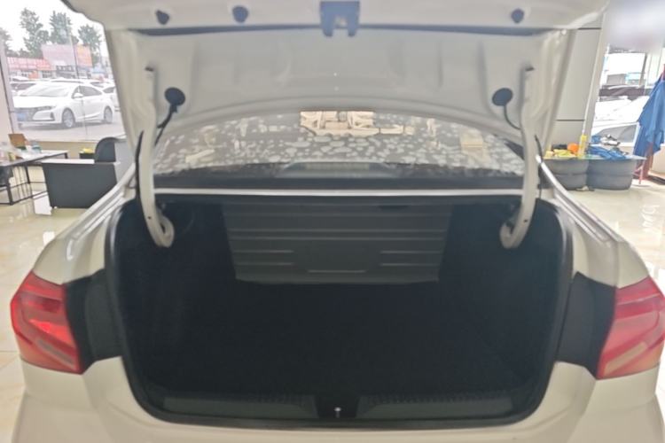 Used Volkswagen Jetta 2017 1.4L Manual Fashion Edition Trunk