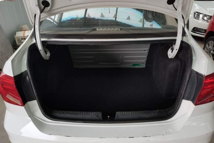 Used Volkswagen Jetta 2017 1.4L Manual Fashion Edition Trunk