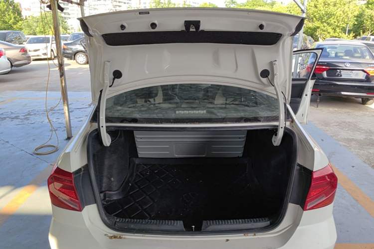 Used Volkswagen Jetta 2017 1.4L Manual Comfort Model Trunk