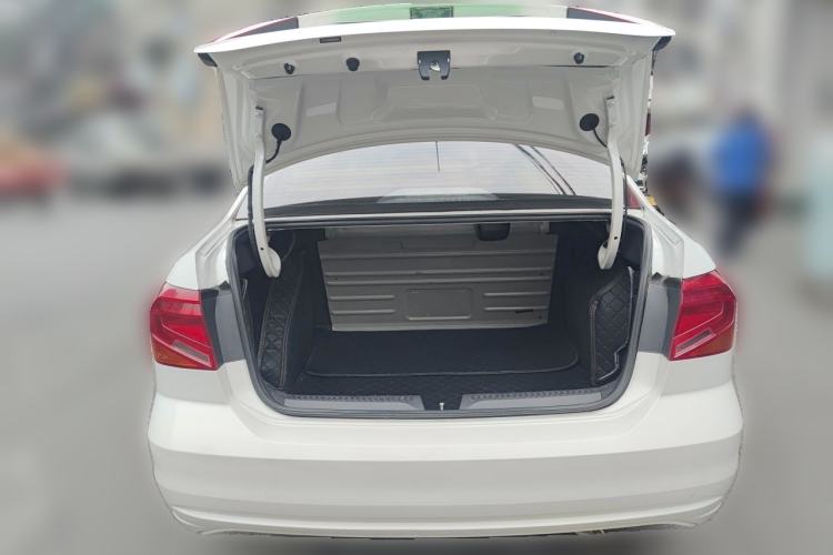 Used Volkswagen Jetta 2017 1.4L Manual Fashion Edition Trunk
