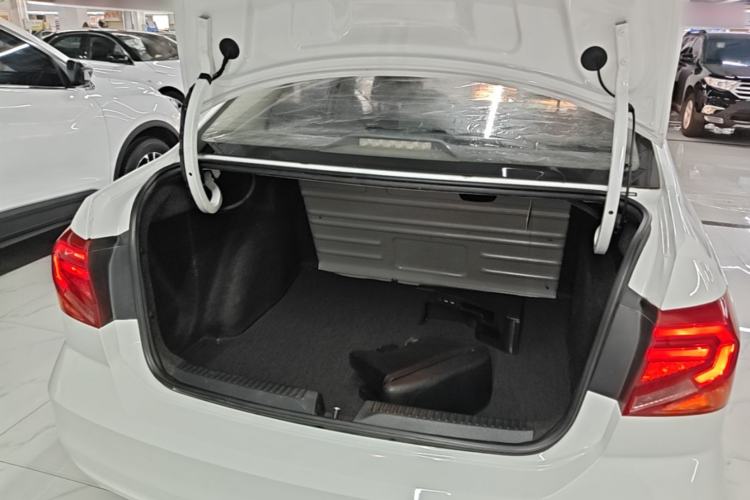 Used Volkswagen Jetta 2017 1.5L Automatic Fashion Model Trunk