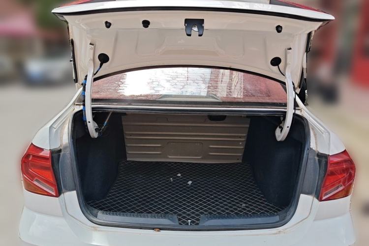 Used Volkswagen Jetta 2017 1.4L Manual Fashion Edition Trunk