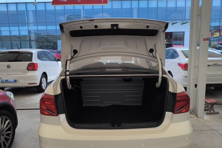 Used Volkswagen Jetta 2017 1.5L Automatic Fashion Model Trunk