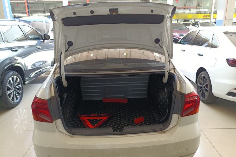 Used Volkswagen Jetta 2017 1.4L Manual Fashion Edition Trunk