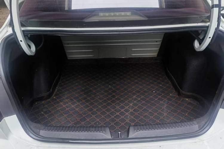 Used Volkswagen Jetta 2017 1.5L Automatic Fashion Model Trunk