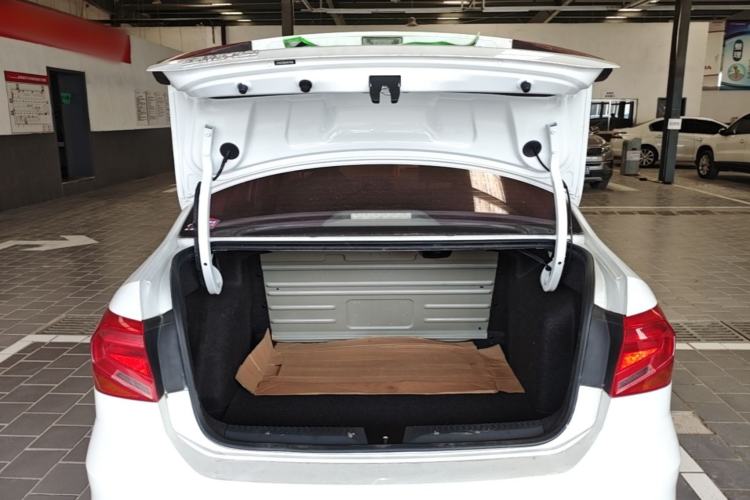 Used Volkswagen Jetta 2017 1.4L Manual Fashion Edition Trunk
