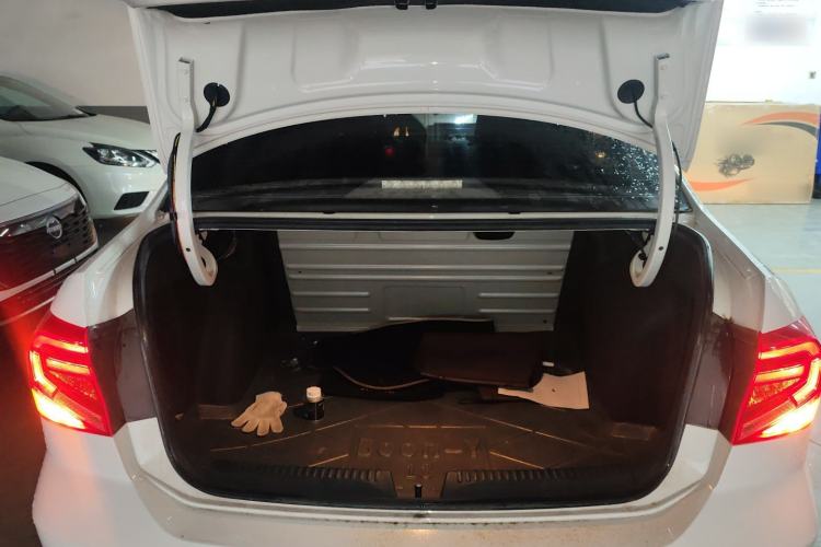 Used Volkswagen Jetta 2017 1.4L Manual Fashion Edition Trunk