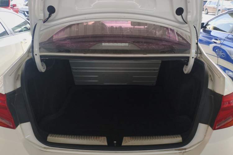 Used Volkswagen Jetta 2017 1.5L Automatic Fashion Model Trunk