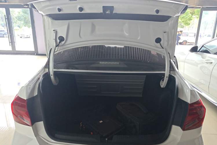 Used Volkswagen Jetta 2017 1.5L Manual Fashion Edition Trunk