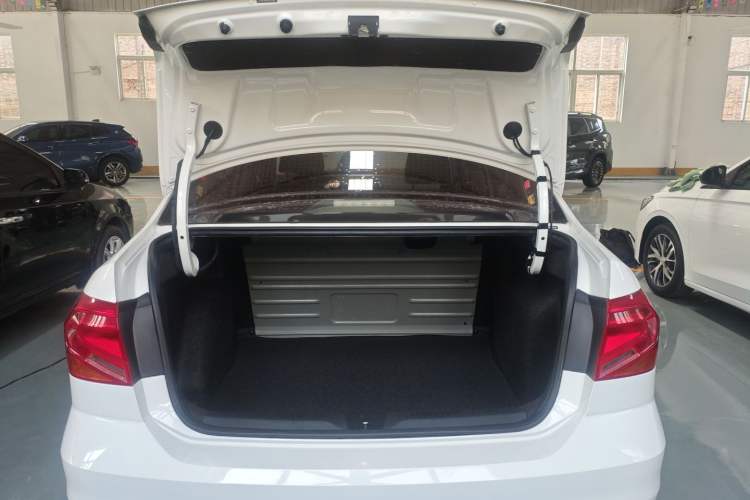 Used Volkswagen Jetta 2017 1.4L Manual Fashion Edition Trunk